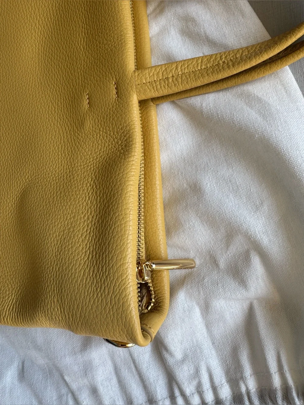 NWT Cuyana Small Easy Zipper Tote in butter